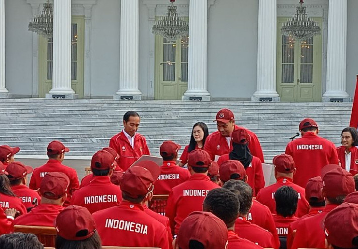 Jokowi Serahkan Bonus Bagi Atlet ASEAN Para Games