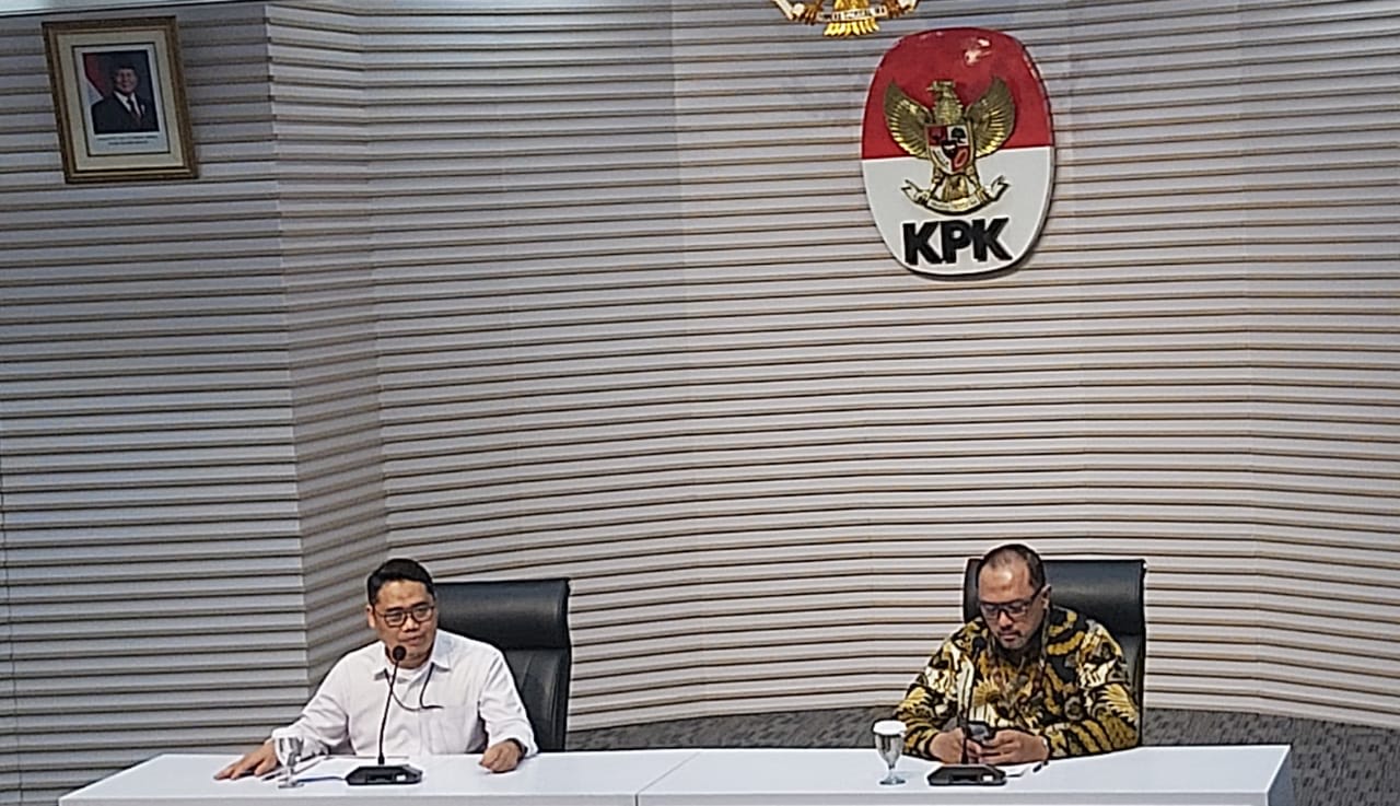 Bupati Situbondo Karna Suswandi Ditahan KPK