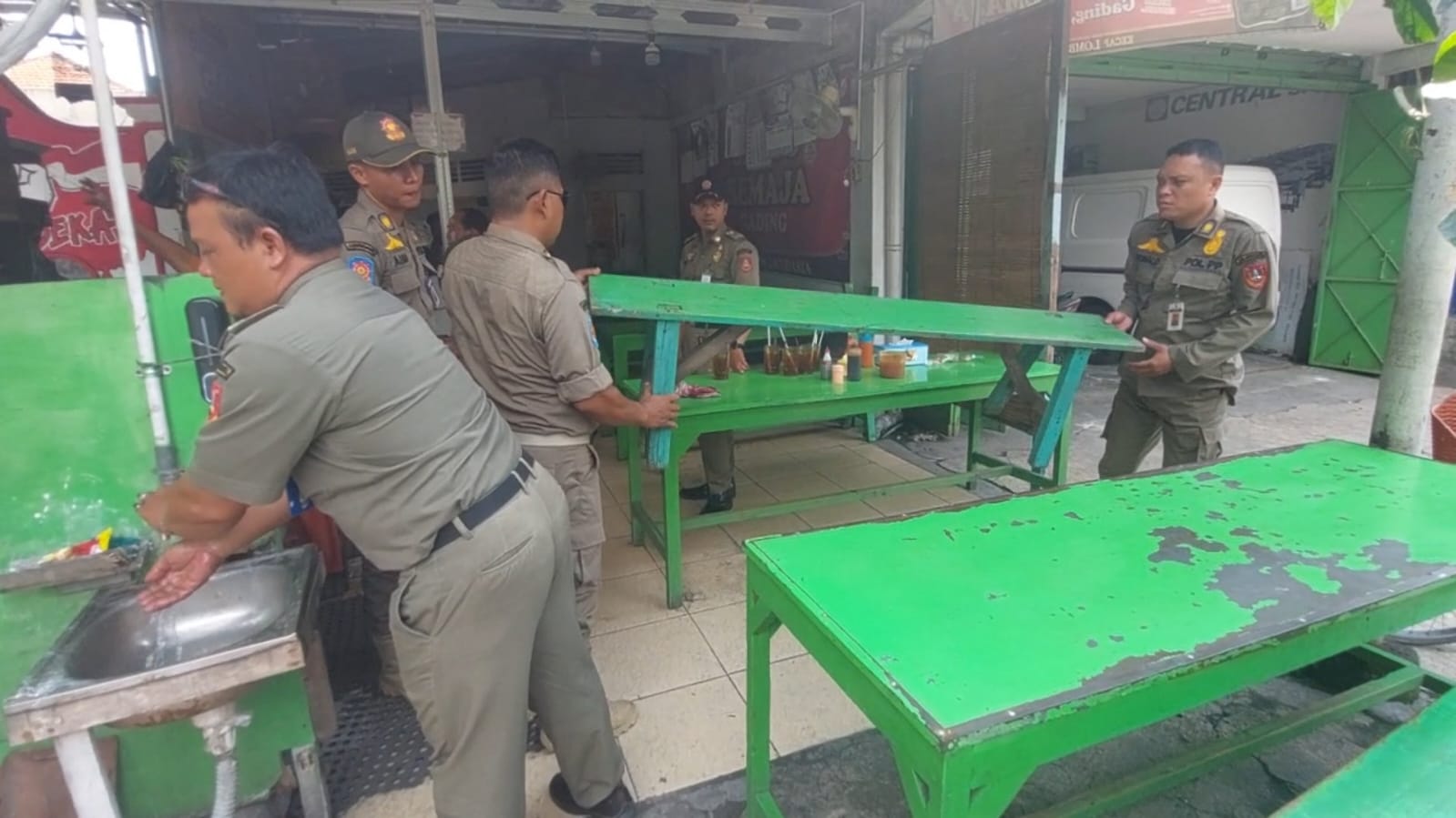 Viral Bakso Remaja Gading Solo Non-Halal, Begini Respons Pemilik Warung