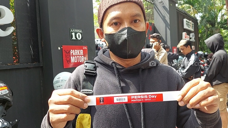 Pembeli tiket Persis vs PSS Sleman. (Foto: MP/Ismail)