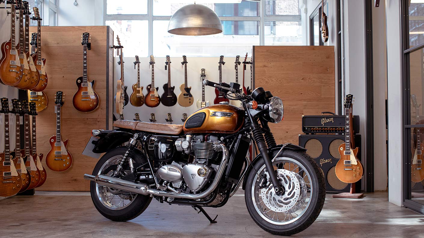 Triumph Berkolaborasi dengan Gibson, Hadirkan Motor Kustom Keren