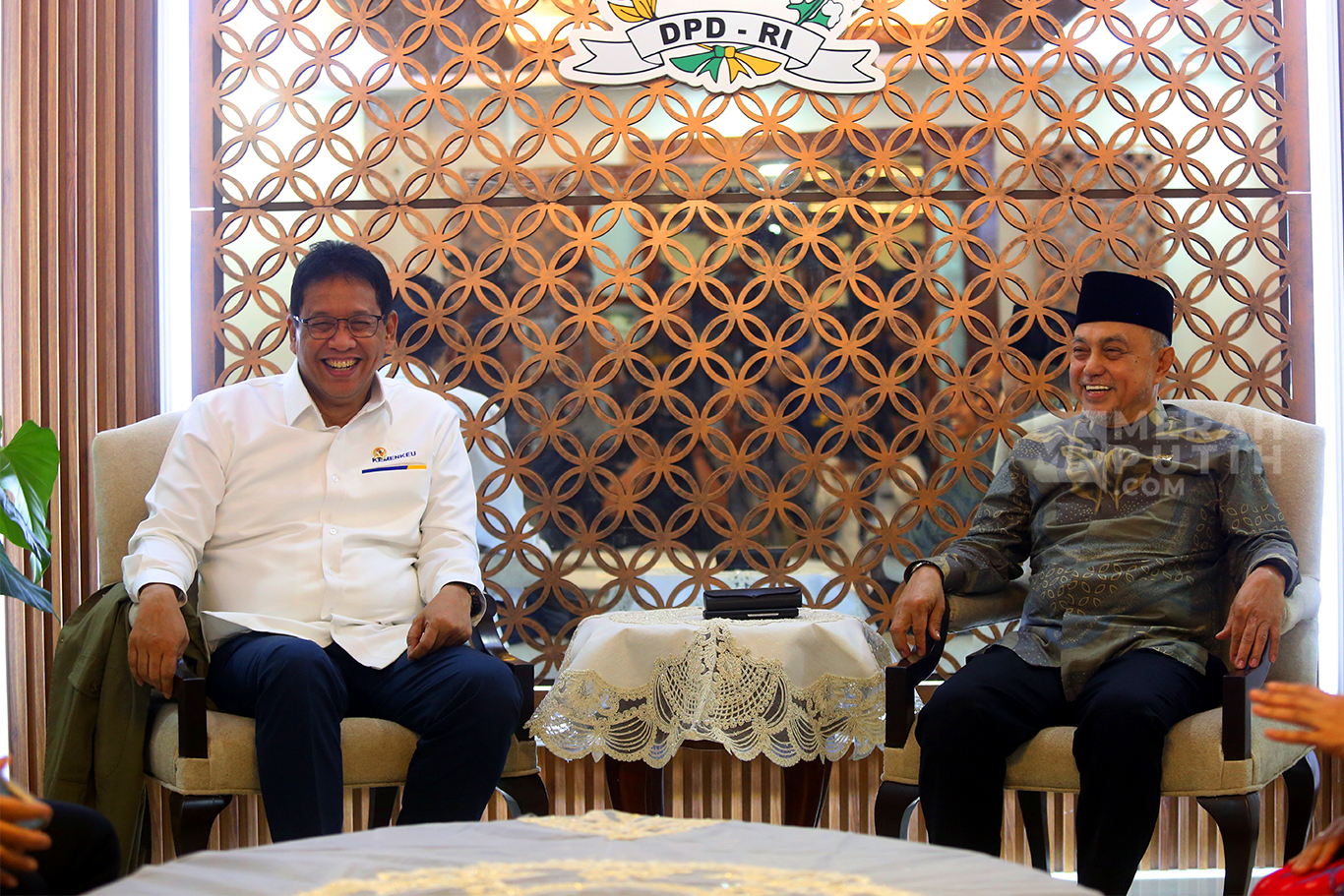 Menkeu Purbaya Sambangi Wakil Ketua DPD Tamsil Linrung Bahas UU HKPD 