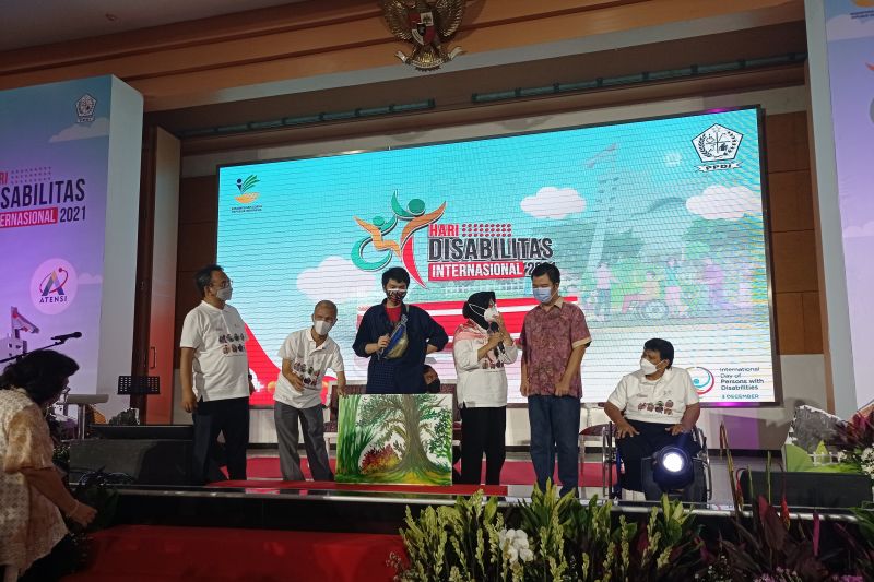 Dikritik Minta Disabilitas Rungu Bicara, Risma: Agar Bisa Strive Beyond The Limit