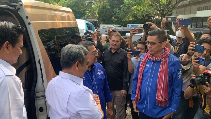 Sambut Elite Gerindra di Markas Demokrat, Hinca Pandjaitan: Main Kita