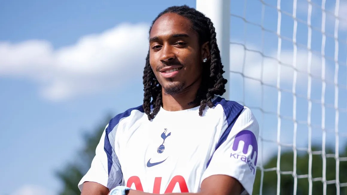 Inter Milan Siapkan Tawaran untuk Djed Spence, Tottenham Patok Harga Fantastis