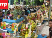 Syukuri Hasil Panen, Warga Betiring Gresik Gelar Arak Ancak