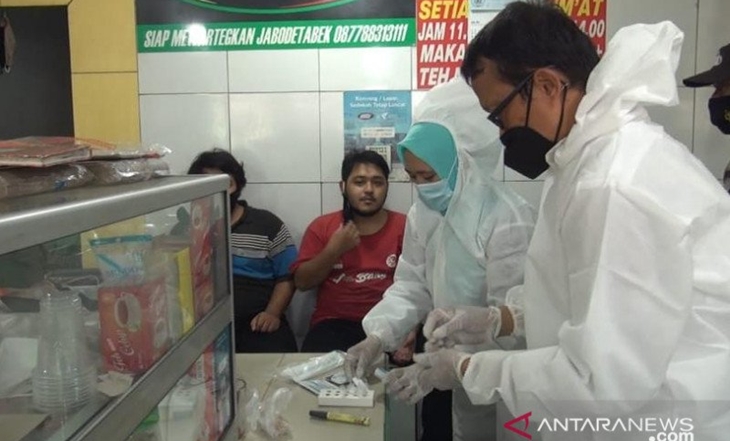 Jumlah Pemudik Positif COVID-19 Capai 834 Orang