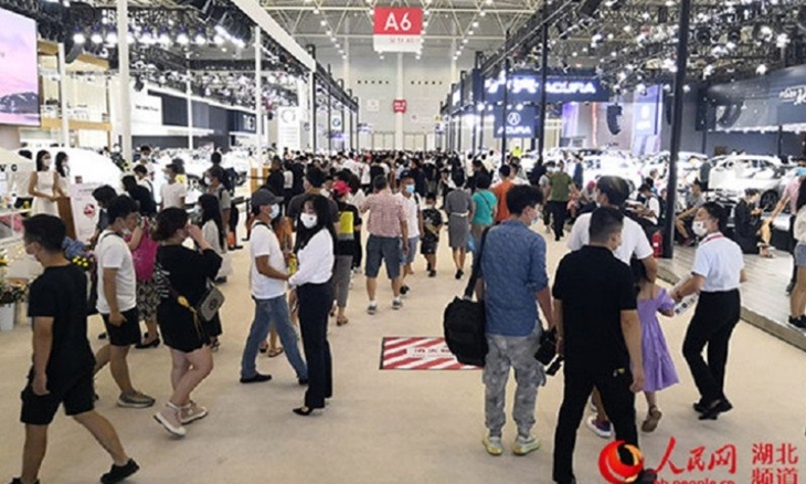 Kota Wuhan Gelar Pameran Mobil Terbesar sejak Di-lockdown
