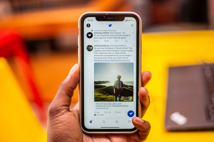 Twitter selalu memberikan beberapa fitur terbaru seperti di beberapa media sosial lain. (Foto: unsplash/Daddy Mohlala)