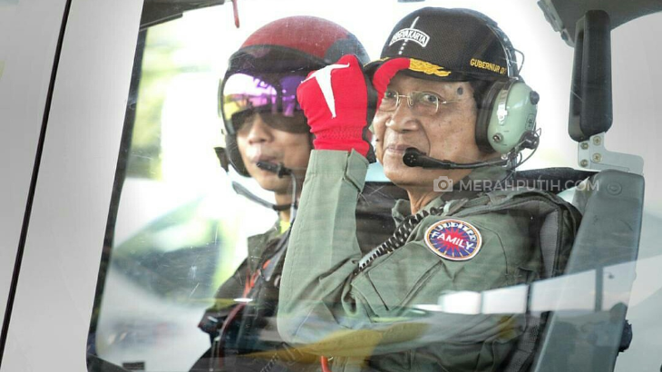 Sultan HB X saat joyflight bersama AU