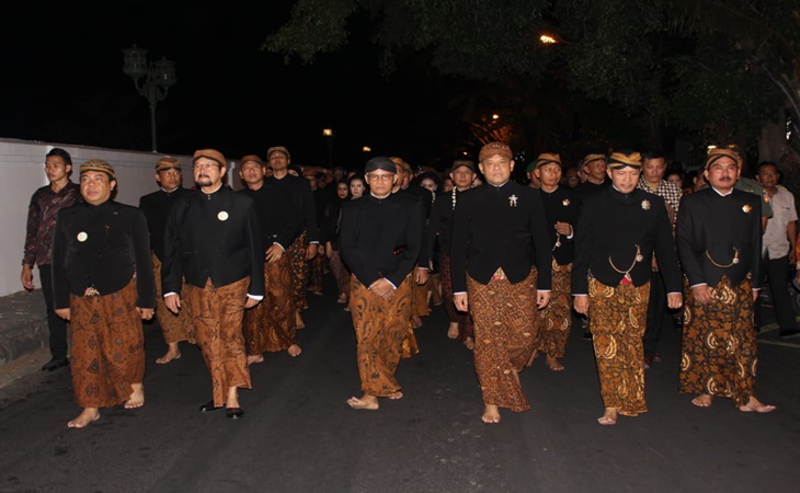 Jenderal Purn Gatot Nurmantyo bersama peserta kirab