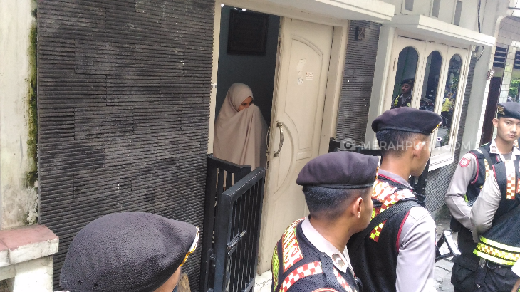 Densus 88 Ringkus Terduga Teroris di Kawasan Religi Sunan Ampel