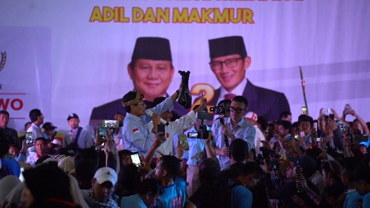 Sandi terima sumbangan millennial Palembang. (BPN)