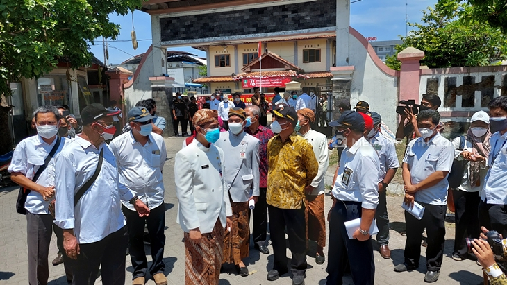 Menko Pembangunan Manusia dan Kebudayaan (PMK) Muhadjir Effendy melakukan kunjungan kerja di Solo, Kamis (2/9). (MP/Ismail)