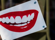 Sensor Membaca Senyum untuk Bisa Masuk ke Kantor