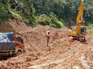 150 Kendaraan Terjebak Kubangan Lumpur di Jalan Trans Papua Ruas Jayapura-Wamena