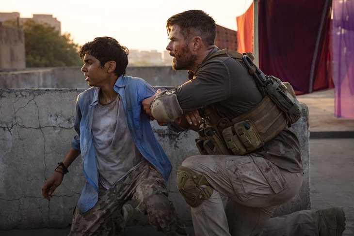 Chris Hemsworth Beraksi Sebagai Tentara Bayaran di FIlm 'Extraction'