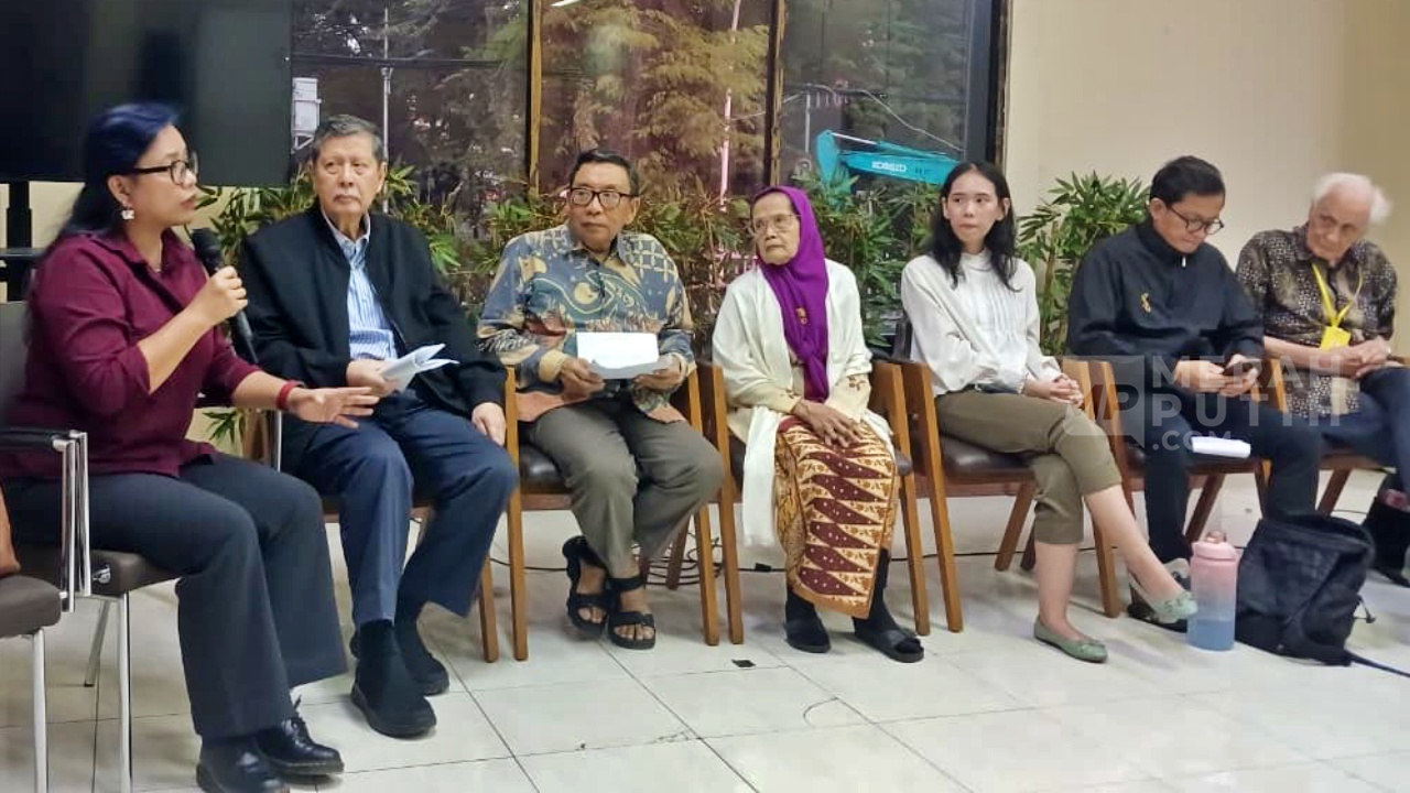 Kontroversi Gelar Pahlawan untuk Soeharto, Bivitri Susanti: Alarm Bahaya bagi Demokrasi