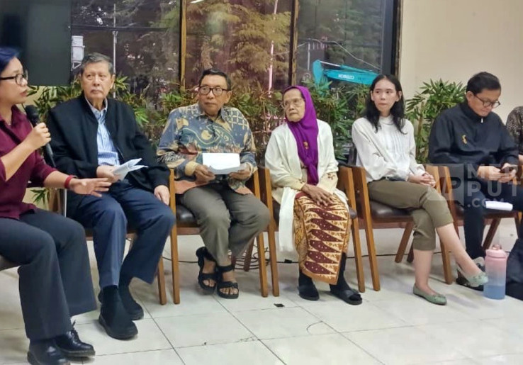 Kontroversi Gelar Pahlawan untuk Soeharto, Bivitri Susanti: Alarm Bahaya bagi Demokrasi