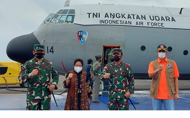 Kepala BNPB dan Mensos Tri Rismaharini berangkat ke Mamuju, Sulbar. (Foto: BNPB)