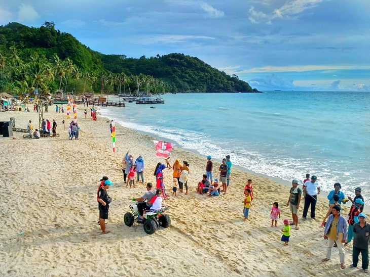 Pantai Minang Rua. (Foto: instagram.com/lampunginsta)