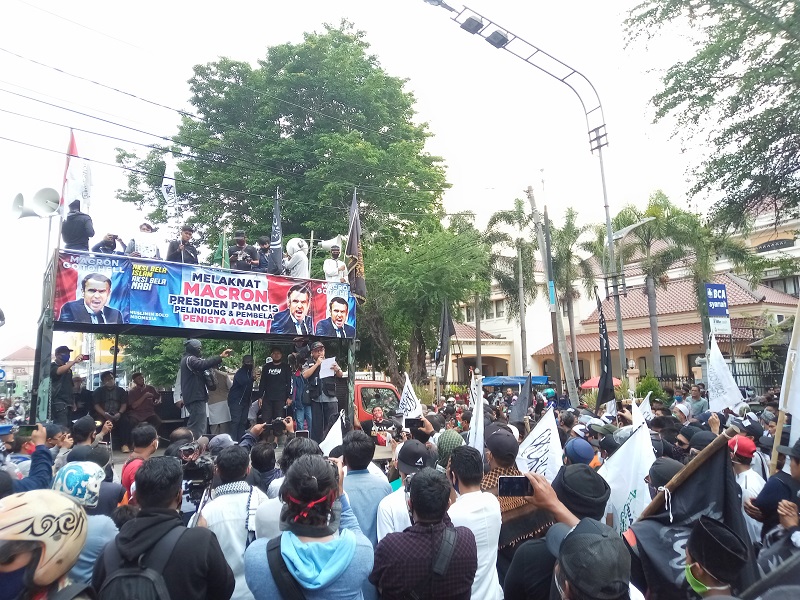 Demo Protes Penyataan Presiden Prancis di Solo, Jawa Tengah. (Foto: MP/ Ismail)