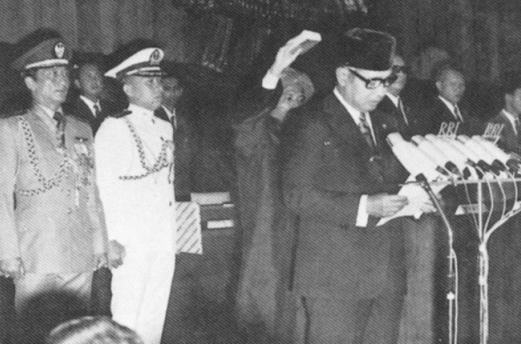 Suharto Menggantikan Sukarno sebagai Presiden Indonesia