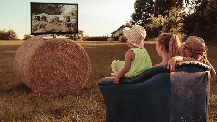 Menonton TV Terbukti Menjadi Bibit Konsumerisme Bagi Anak-Anak 