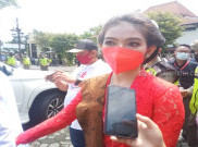 Selvi Ananda Boyong Kedua Anaknya ke Rumah Dinas Loji Gandrung