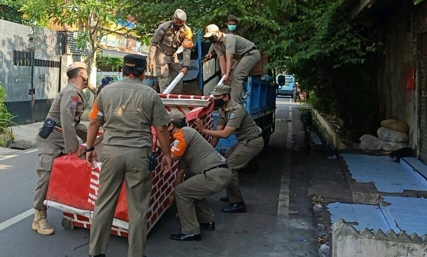 Ganggu Pemadangan Mata, Gerobak Pemulung di Kawasan Senen Ditertibkan