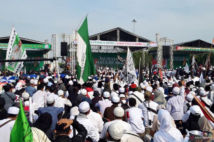 A scenery of the 212 reunion rally at the National Monument (Monas) area in Jakarta on Monday (Dec 2, 2019). (ANTARA/ (Muhammad Zulfikar/YA)