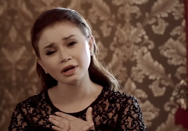 Makna Lirik lagu Bulan Dikekang Malam Rossa, Sulitnya Melepas Cinta