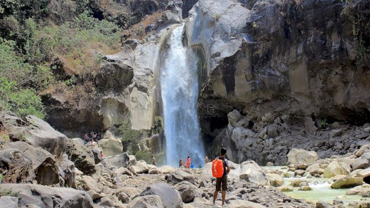 Tak Hanya Pantai, Air Terjun di Lombok Layak di Kunjungi