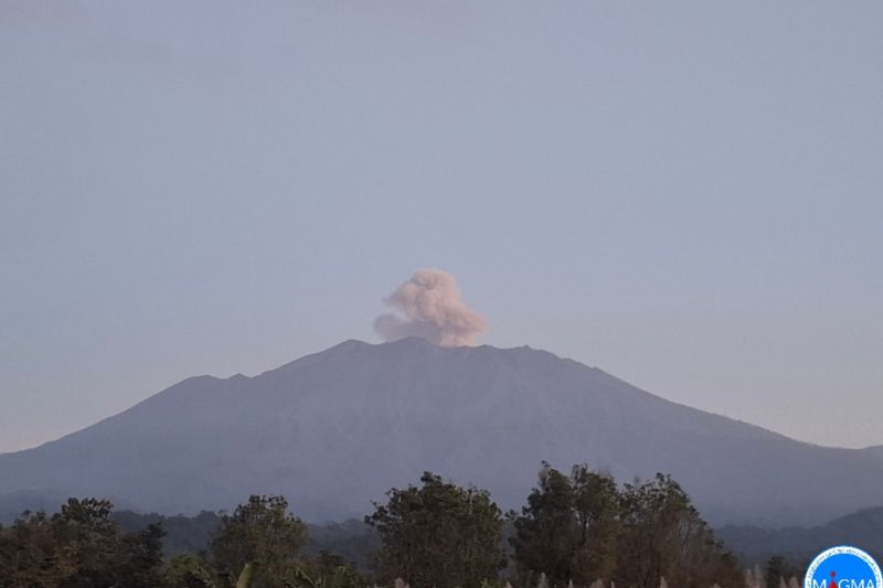 Gunung Raung Kembali Erupsi Senin Pagi, Tinggi Letusan 600 Meter