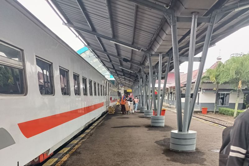 Pengguna KA Lokal Merak Alami Lonjakan