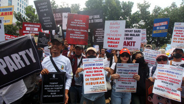 Aksi Unjuk Rasa Pekerja Hiburan Geruduk DPRD DKI Jakarta Tolak Raperda KTR 