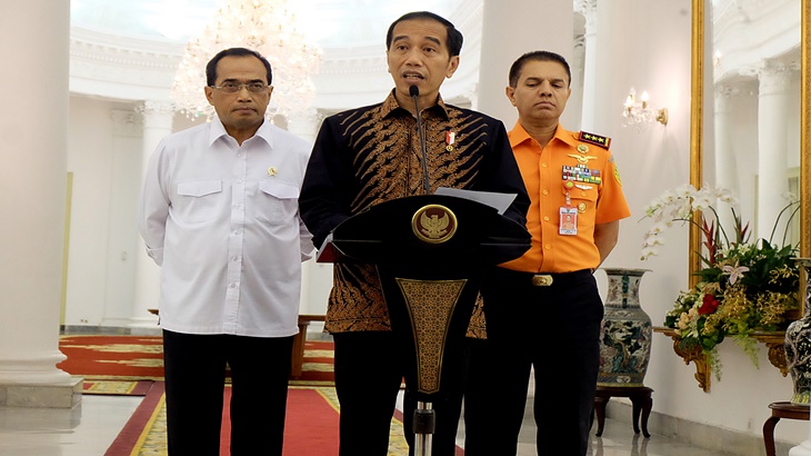 Presiden Jokowi bersama Menhub dan Kepala Basarnas
