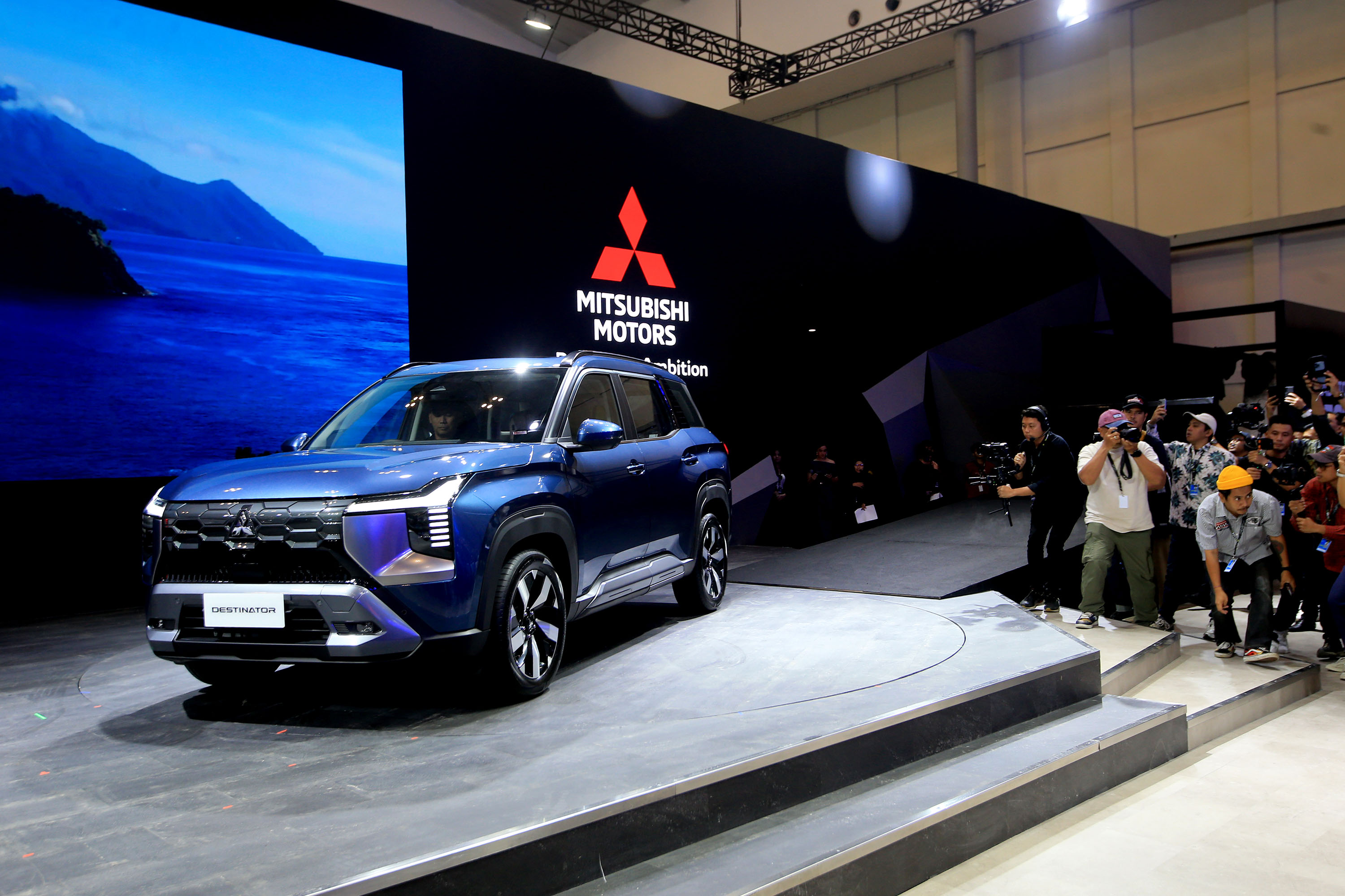 Mitsubishi Destinator saat diperkenalkan di GIIAS 2025