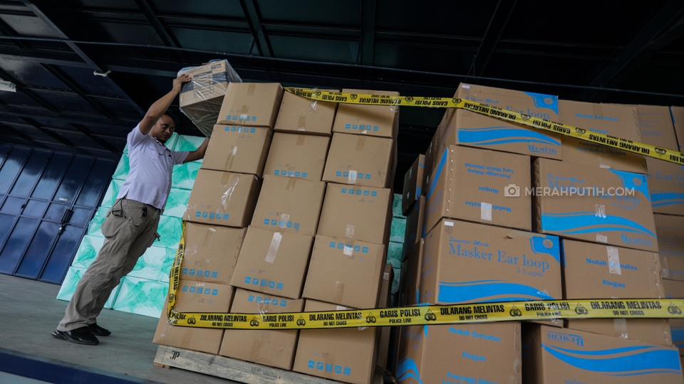 Polisi Amankan Gudang Penimbun Ratusan Ribu Masker di Tangerang