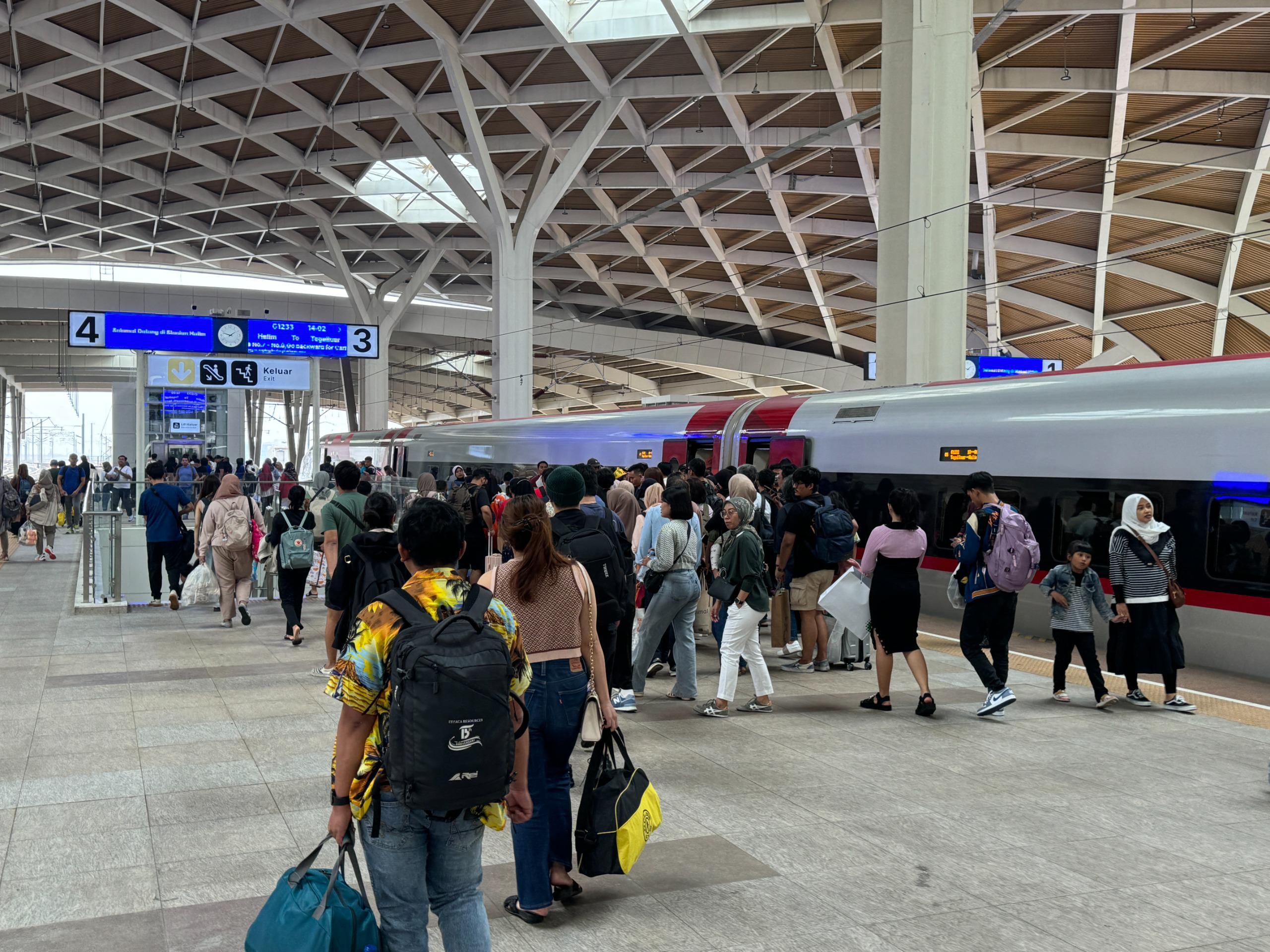 13 Ribu Tiket Whoosh Terjual saat Arus Balik Libur Waisak 2024