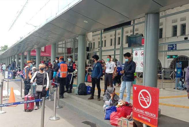 PT KAI Imbau Warga Tak Menginap di Stasiun pada Malam Tahun Baru