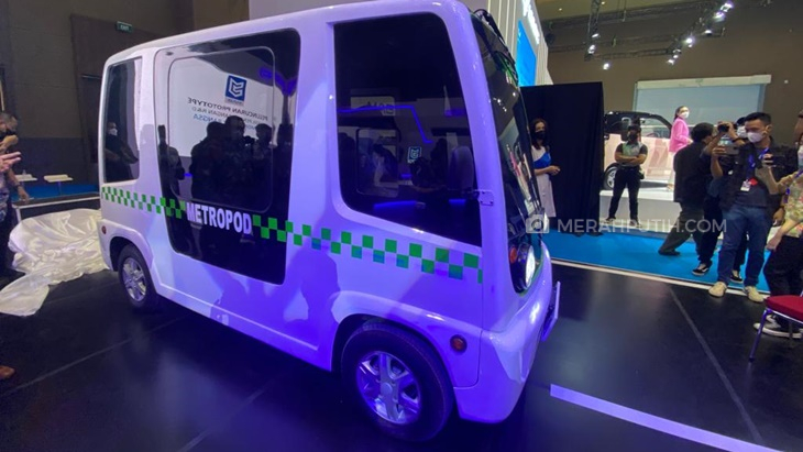 Ada Angkot dan Truk Listrik di PEVS 2022