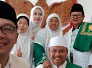  Ridwan Kamil dan Uu Ruzhanul Ulum Salat Id di Lapangan Gasibu