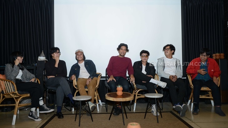 Semburat Silang Warna, Single Baru The Upstairs Berkonsep Arcade Game