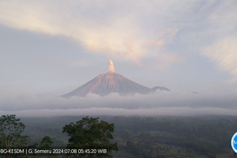 Gunung Semeru Erupsi, Warga Diminta Waspadai Awan Panas