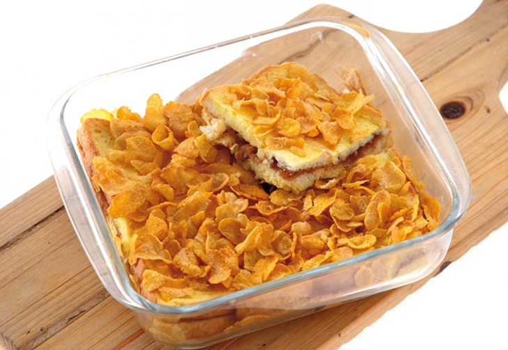 Roti dan Cornflake Berpadu dalam French Toast Bakar Cornflake