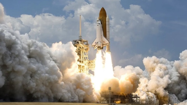 Tiongkok Garap Roket Baru untuk Terbangkan Astronaut ke Bulan