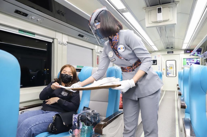 Penumpang Kereta Api. (Foto: Antara)