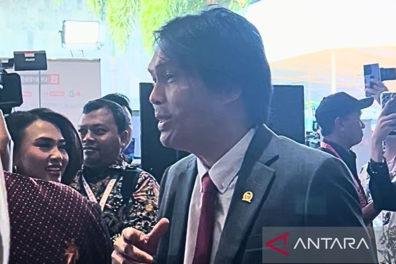 Musisi Sekaligus Anggota DPR Once Usulkan Penarikan Royalti Musik Dimulai Dari Pengusaha Besar   