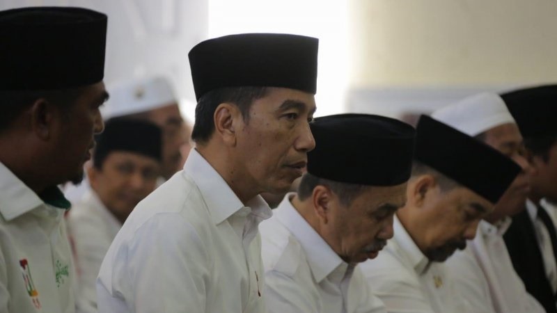 jokowi salat minta hujan